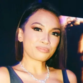 Michele de la Cruz
